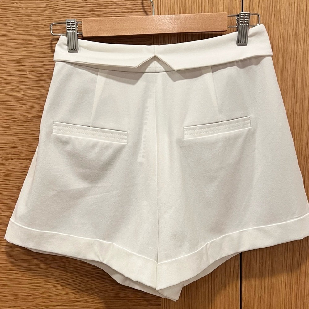 Alice + Olivia Chad Asymmetrical Cuffed Shorts White 10 NWT - Picture 7 of 16